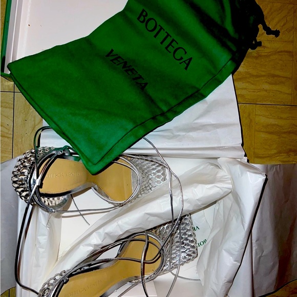 Women’s size 10.5 . Great performance heels for brunch and nightlife affairs - Picture 3 of 6